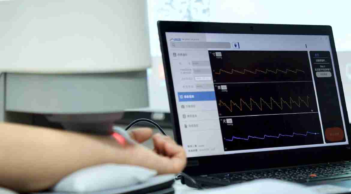 壹号平台耘康以高解析与拟真的显示技术，，，将其应用于中医检测，，，提供“中医数位化检测方案”，，，，使传统中医检测结果数据化与可视化