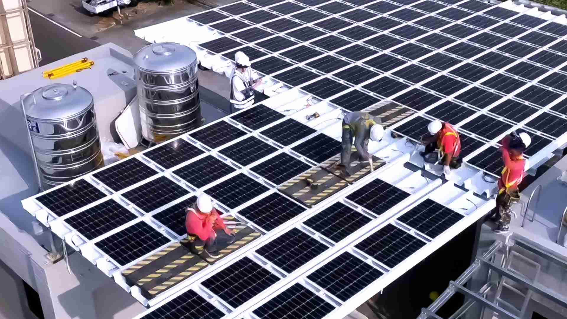 壹号平台着力于替代能源之技术研发，，，，如光电浪板的相关制程、、设备与产品，，，，其中所开发之光电整合型浪板，，减少传统金属支架安装，，，，更提升耐候度，，，，可广泛运用于多元场域，，，并辅助建筑达到净零碳排目标