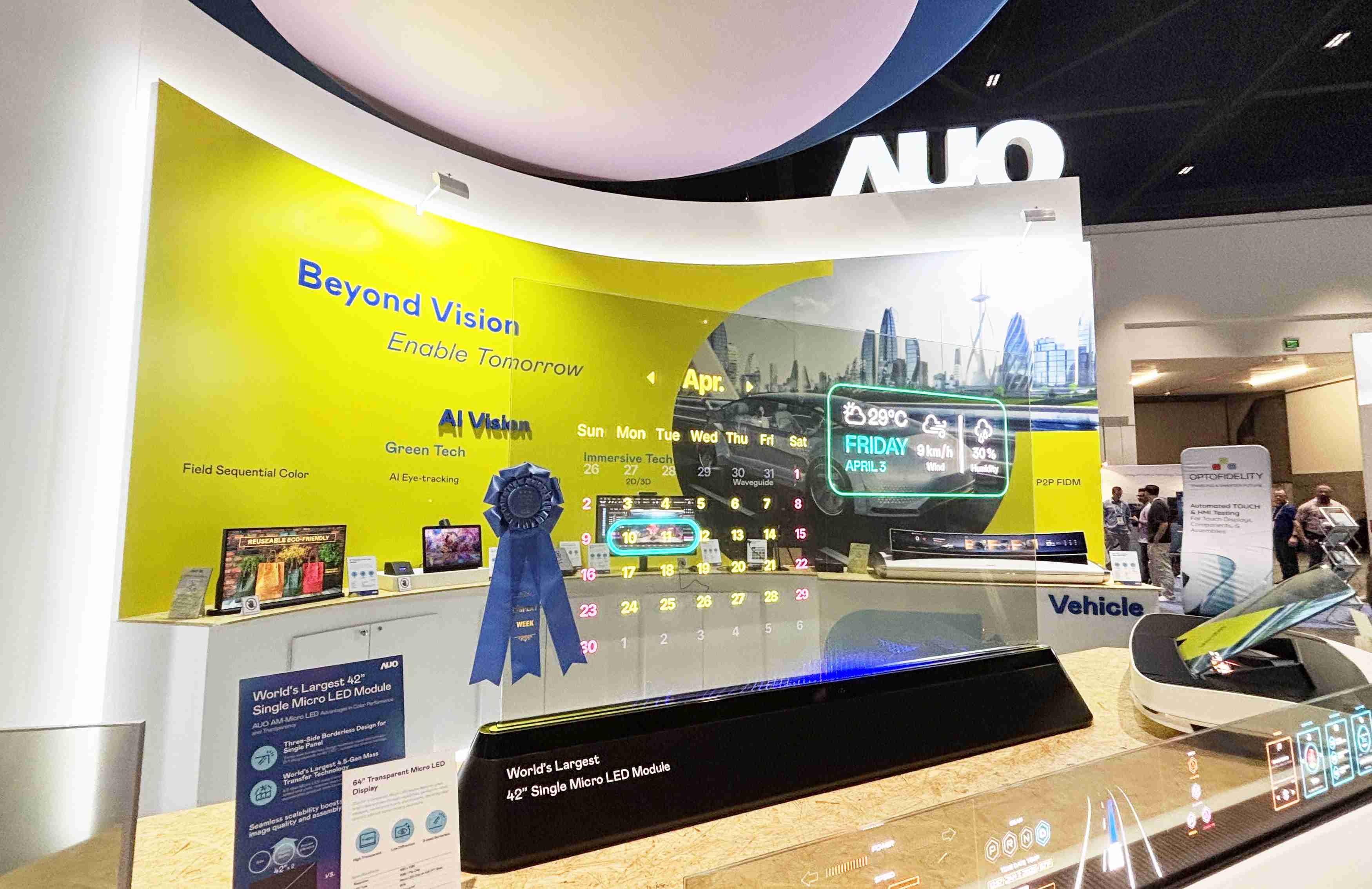 壹号平台64吋透明Micro LED显示器获〝最佳Micro LED技术应用奖〞，，其绝妙的透明穿透特性，，，同时具备1,000 nits的高亮度表现，，，并透过精细的无缝拼接延伸，，，可依需求灵活应用于多元场域，，，，展现出Micro LED显示技术划时空的无限潜力